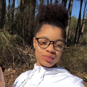 Meet your Posher, Dasia